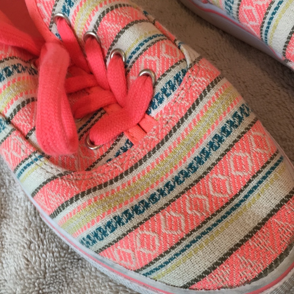 Shoes - Picture 4 of 5